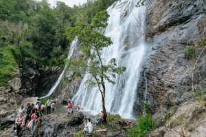 Khám phá vẻ đẹp hùng vĩ của thác Chapơr giữa núi rừng Bác Ái