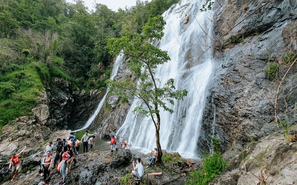 Khám phá trải nghiệm vẻ đẹp hùng vĩ của thác Chapơr giữa núi rừng Bác Ái