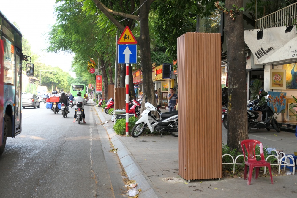 Hà Nội: Bốt điện, bồn hoa trên phố Nguyễn Thái Học “khoác áo mới”