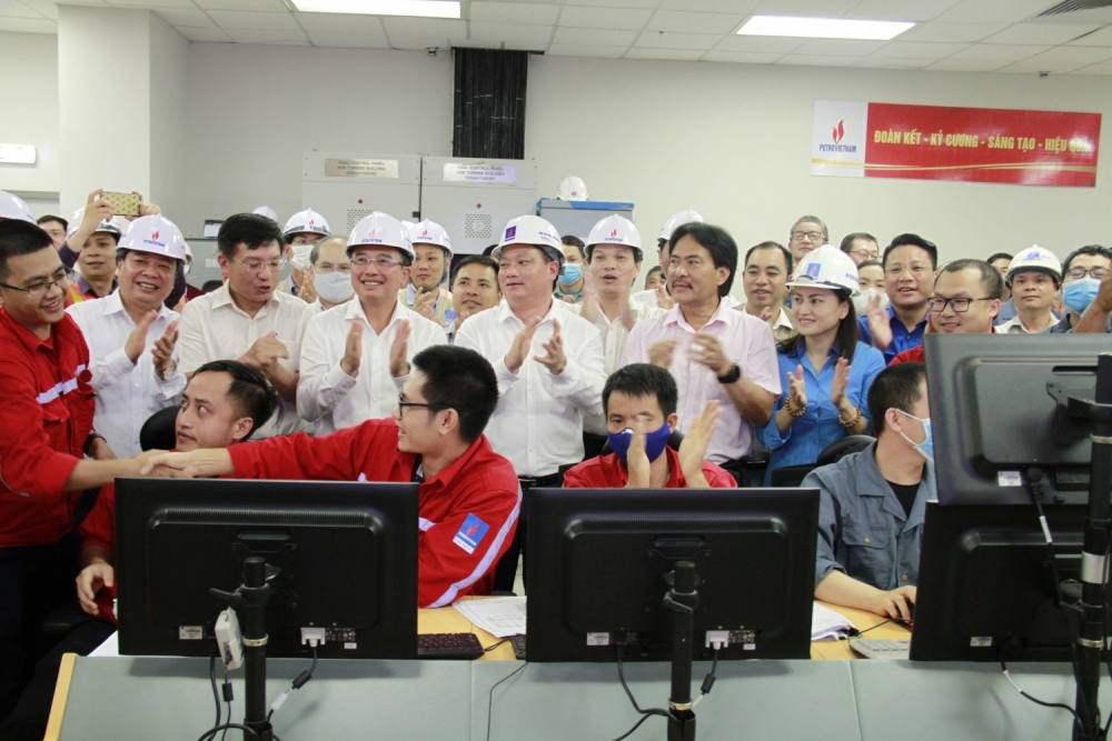 Lãnh đạo tỉnh Thái Bình, Tập đoàn và CĐ DKVN chia vui khi NMNĐ Thái Bình 2 lần đầu hòa điện lưới quốc gia.
