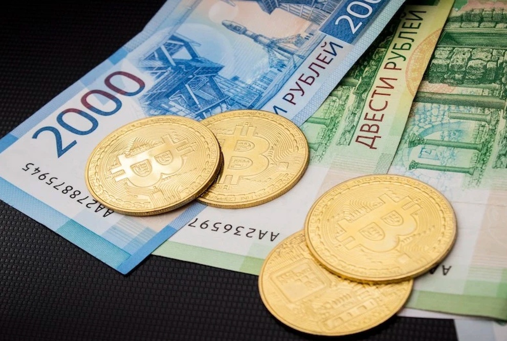 Đồng rúp Nga giảm giá mạnh, hơn 100 rúp mới đổi được 1 USD