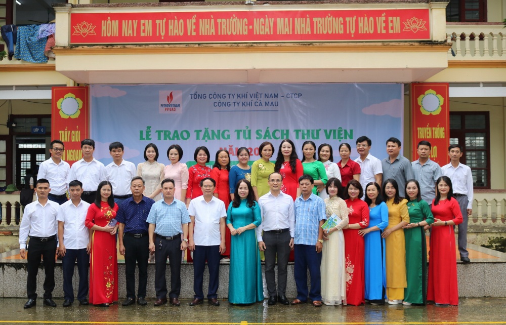 ông ty Khí Cà Mau trao tặng tủ sách cho Trường Tiểu học Tế Lợi, thuộc xã Tế Lợi, huyện Nông Cống, tỉnh Thanh Hóa