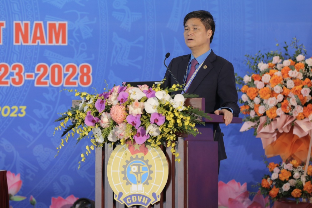 Đồng chí Ngọ Duy Hiểu - Phó Chủ tịch Tổng LĐLĐVN phát biểu tại Đại hội.