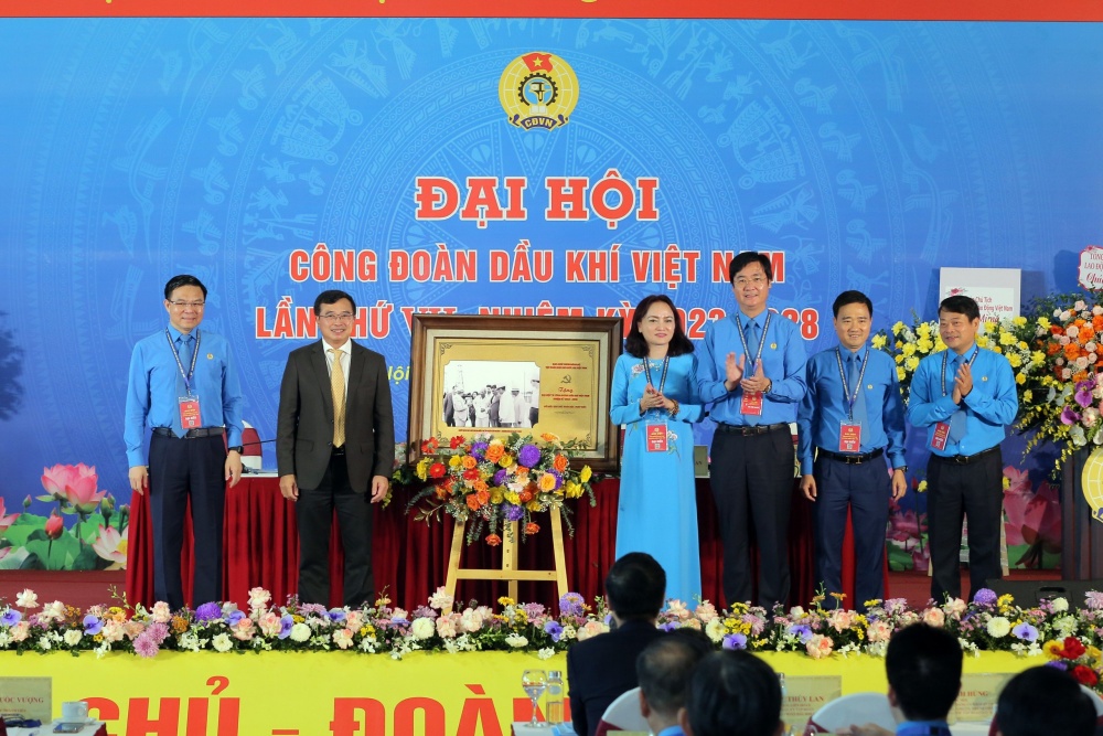 Ban chấp hành Đảng bộ Tập đoàn Dầu khí Việt Nam chúc mừng Đại hội Công đoàn Dầu khí