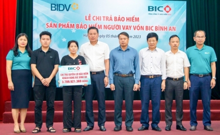 BIC trao gần 3,8 tỷ đồng bảo hiểm cho khách hàng vay vốn tại BIDV Hà Tĩnh