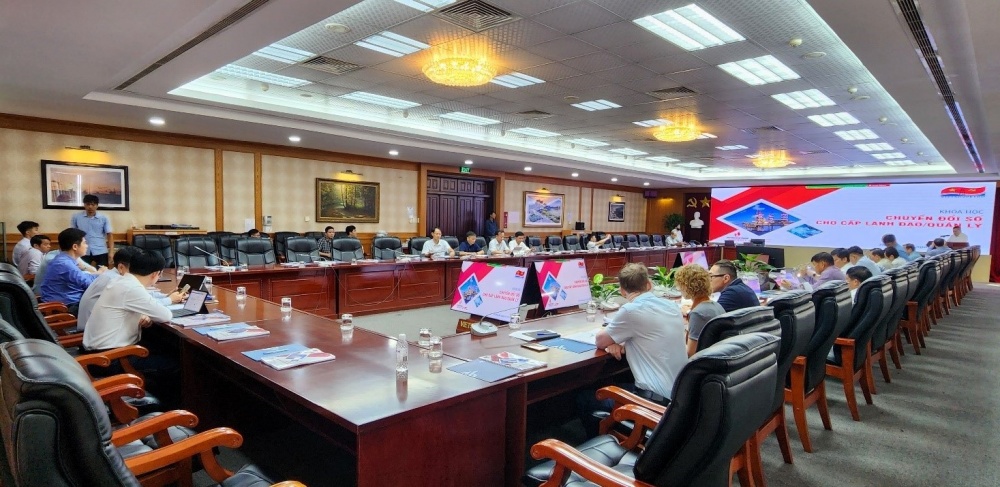 tổ chức tập huấn CĐS trong doanh nghiệp cho các thành viên Ban chỉ đạo, Tổ công tác CĐS cùng 40 cán bộ quản lý thuộc các phòng ban, đơn vị trong Liên doanh Việt- Nga Vietsovpetro.