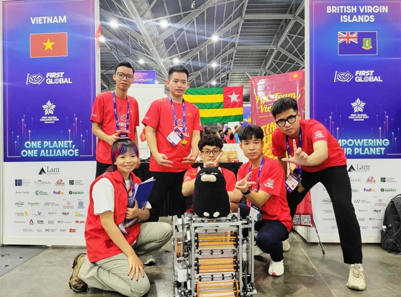 Học sinh Việt Nam vô địch cuộc thi Robot thế giới FGC 2023