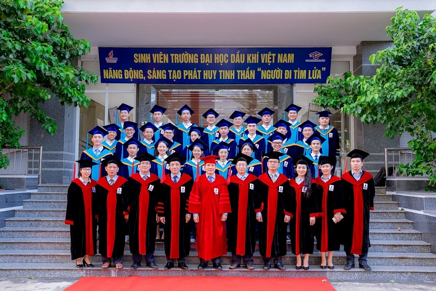 Trường Đại học Dầu khí Việt Nam tổ chức Lễ tốt nghiệp năm 2023 và khai giảng năm học mới 2023 2024