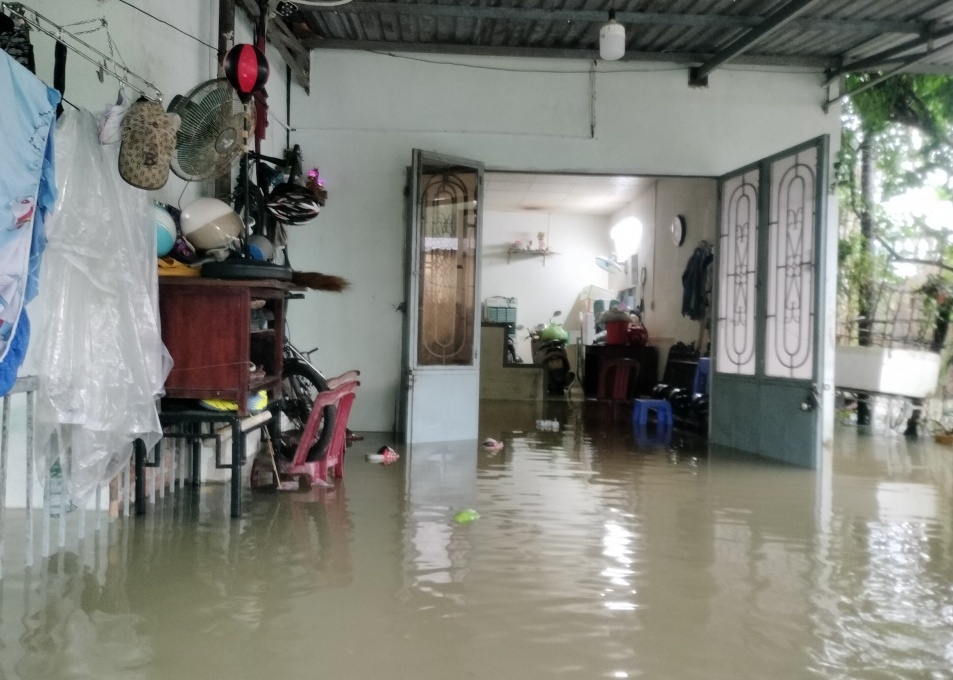 Quảng Nam: Mưa lớn hoành hành, nhiều nơi bị chia cắt do ngập lụt