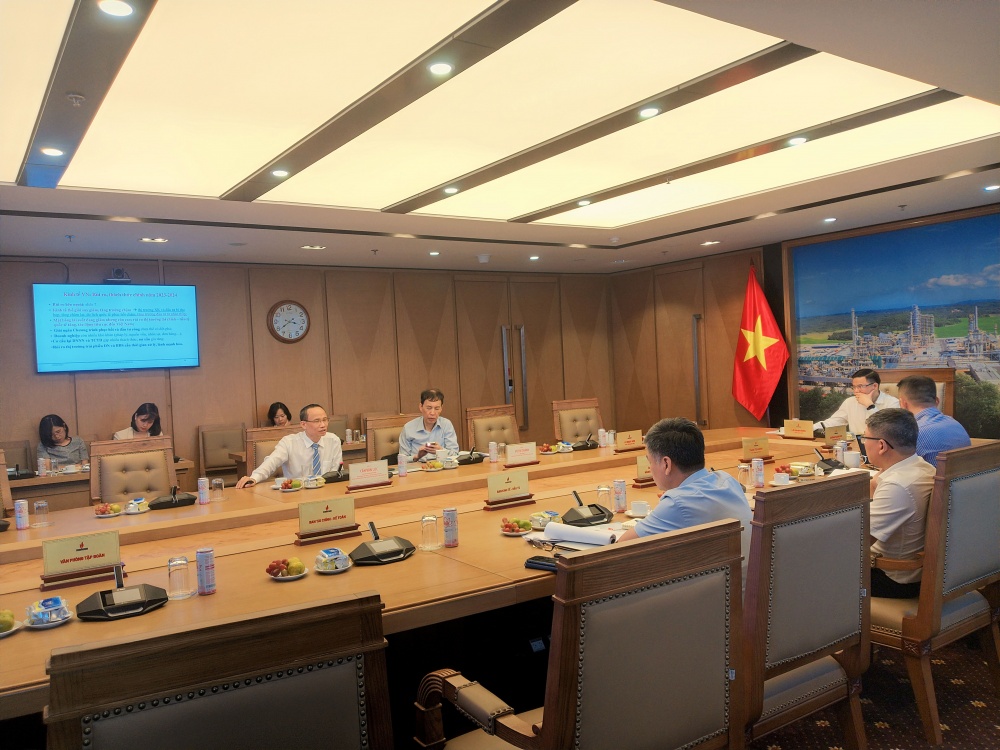 Cập nhật diễn biến kinh tế vĩ mô và dự báo các kịch bản kinh tế quý IV/2023 và năm 2024 Cập nhật diễn biến kinh tế vĩ mô và dự báo các kịch bản kinh tế quý IV/2023 và năm 2024
