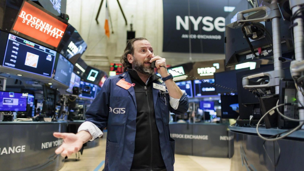 Thị trường chứng khoán thế giới ngày 17/10: Dow Jones giảm khi mối lo ngại về lãi suất quay trở lại