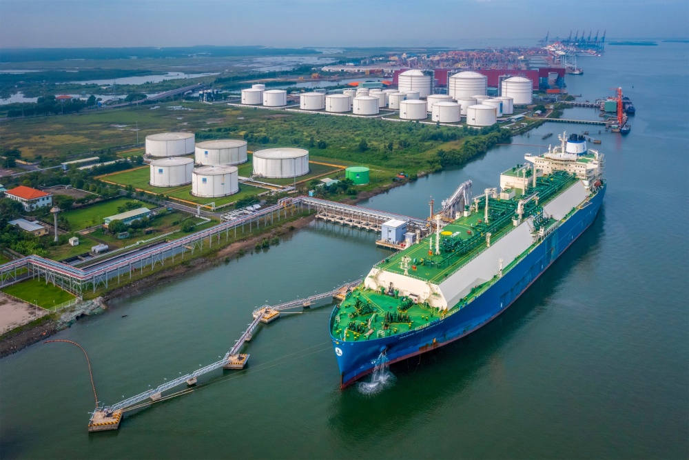 16-VTA-AB-0001-06: Tàu Maran Gas Achilles mang 70.000 tấn LNG cặp cảng PVGas, đánh dấu sự kiện lịch sử lần đầu tiên của ngành năng lượng Việt Nam.