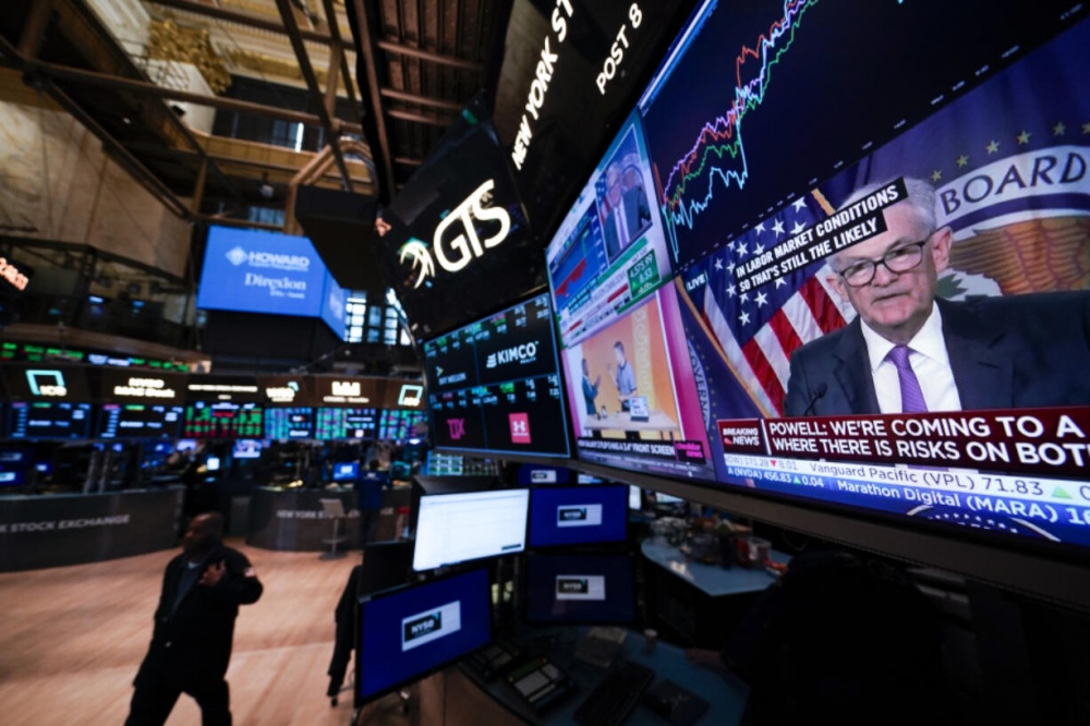 Thị trường chứng khoán thế giới ngày 19/10: Nhà đầu tư chờ đợi bài phát biểu quan trọng của Chủ tịch Fed