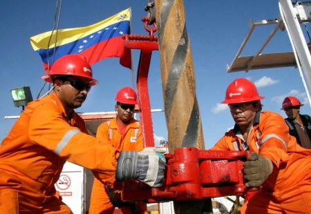 Venezuela bắt đầu “bám riết” các khách hàng dầu mỏ cũ sau khi Mỹ dỡ bỏ lệnh trừng phạt
