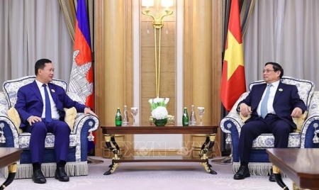 Thủ tướng Phạm Minh Chính gặp Thủ tướng Campuchia