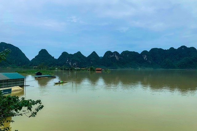 Tân Hóa (Quảng Bình)   Một trong những làng du lịch tốt nhất thế giới