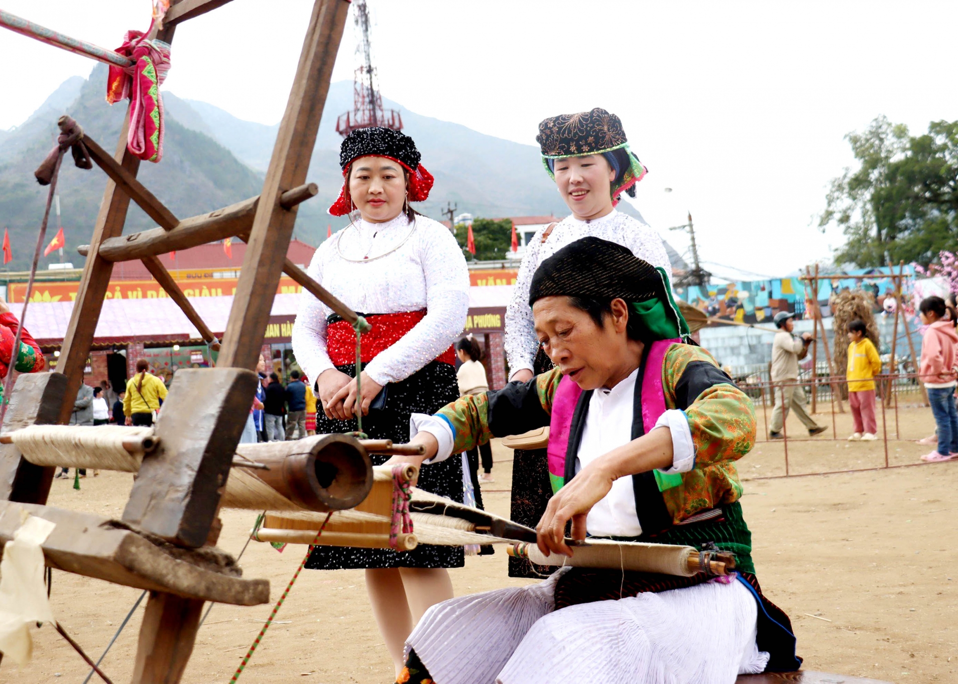 Bảo tồn, phát huy bản sắc văn hóa dân tộc Mông