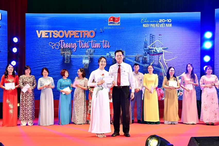 Công đoàn Vietsovpetro tổ chức chương trình “Vietsovpetro trong trái tim tôi” chào mừng Ngày Phụ nữ Việt Nam 20/10