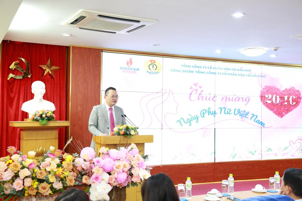 Chủ tịch Công đoàn PVTrans Nguyễn Quốc Thịnh phát biểu tại buổi gặp mặt.