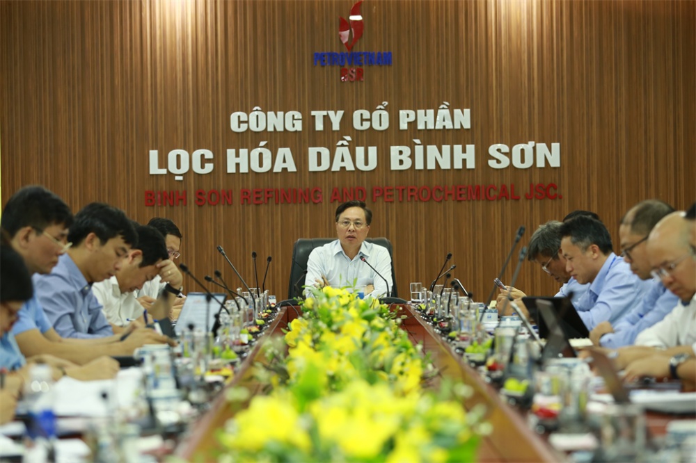 Thành viên HĐTV Petrovietnam Bùi Minh Tiến phát biểu kết luận buổi làm việc. Thành viên HĐTV Petrovietnam Bùi Minh Tiến phát biểu kết luận buổi làm việc.