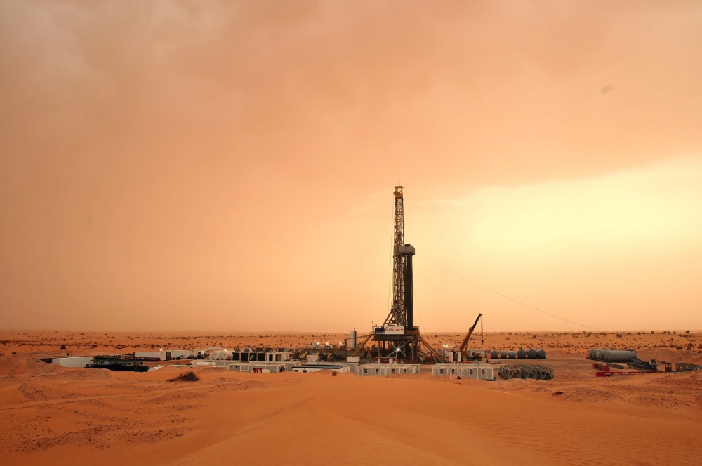 18-DQL-AB-0001-08: Những cơn bão cát cũng là “đặc sản” thường xuyên mà Sahara muốn thử thách lòng người.