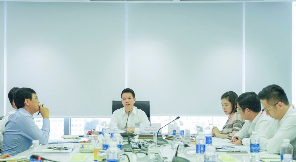 Hình 1: Ông Phạm Văn Phong - Tổng Giám đốc PV GAS chỉ đạo tại cuộc họp với PV GAS TRADING