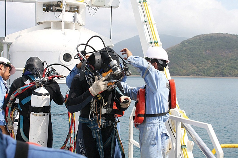 Thợ lặn dầu khí: Nặng nhọc - độc hại - nguy hiểm