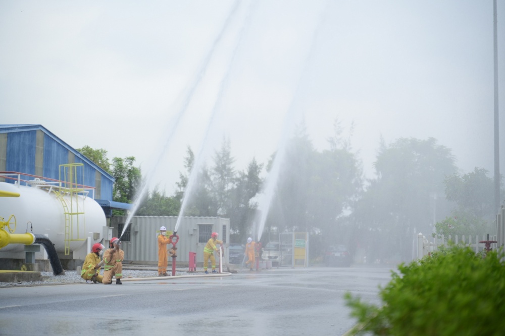 Lực lượng PCCC cơ sở triển khai hệ thống chữa cháy bằng nước