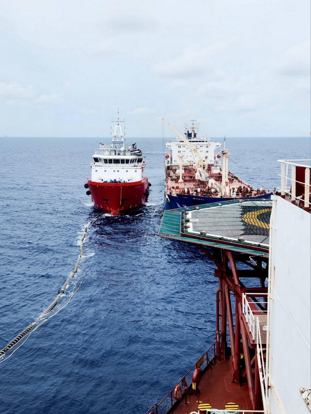 10-LPT-AD-0032: FSV chuyển ống export cho tàu nhận dầu.