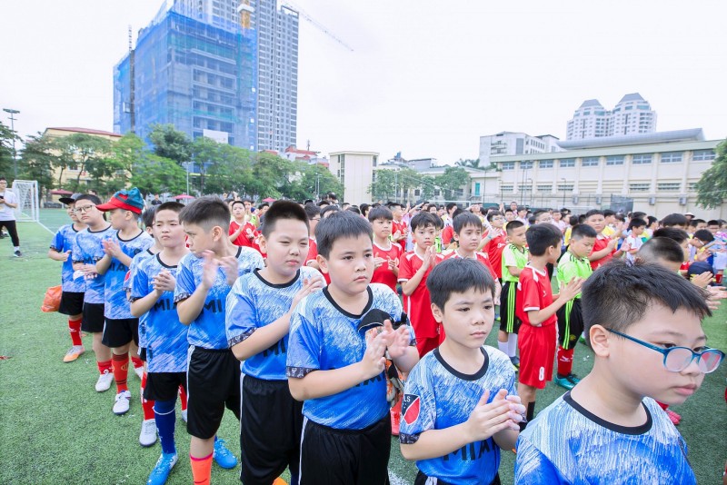 Hàng trăm học sinh Tiểu học Dịch Vọng A (Hà Nội)  tranh tài tại “Giải bóng đá học sinh lần thứ IV năm học 2023-2024