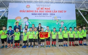 Hà Nội: Các cầu thủ nhí Trường Tiểu học Dịch Vọng A đua tài tại “Giải bóng đá học sinh lần thứ IV năm học 2023-2024"