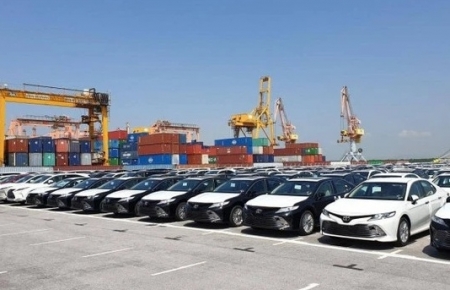 Chỉ có 3 chiếc ô tô trên 9 chỗ nhập khẩu về Việt Nam trong tháng 9