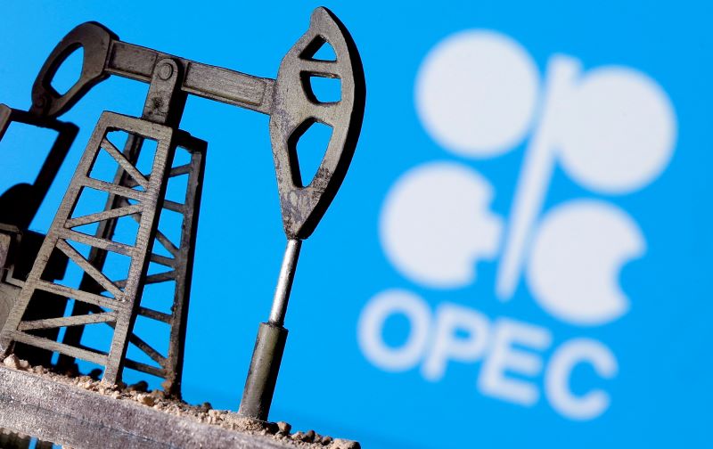 Nguồn cung dầu đang bị thắt chặt do OPEC+ thực hiện việc cắt giảm sản lượng rất lớn, khoảng hơn 2 triệu thùng một ngày