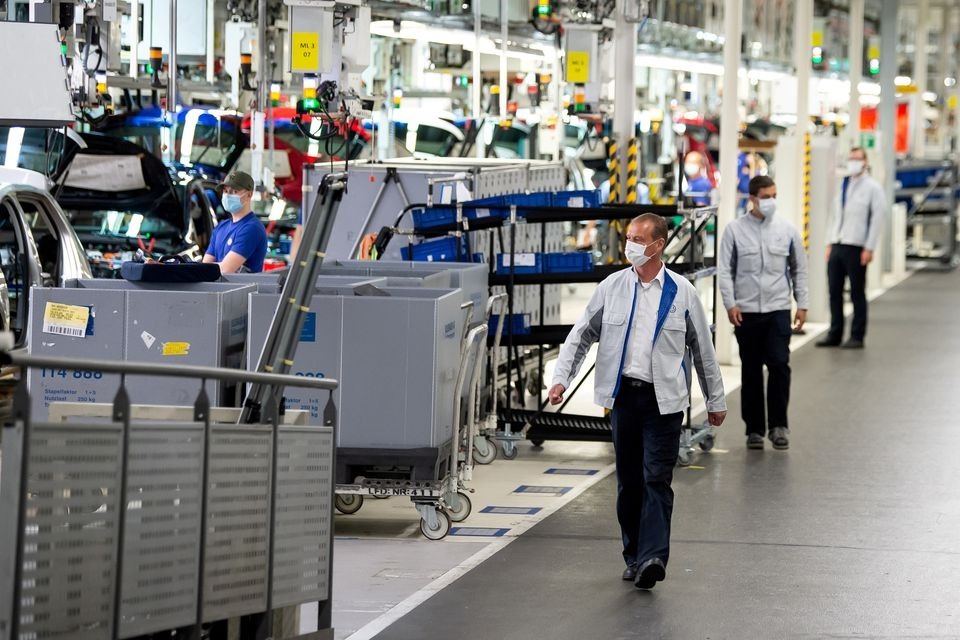 nhà máy của Volkswagen tại Wolfsburg (Đức). Ảnh: Reuters