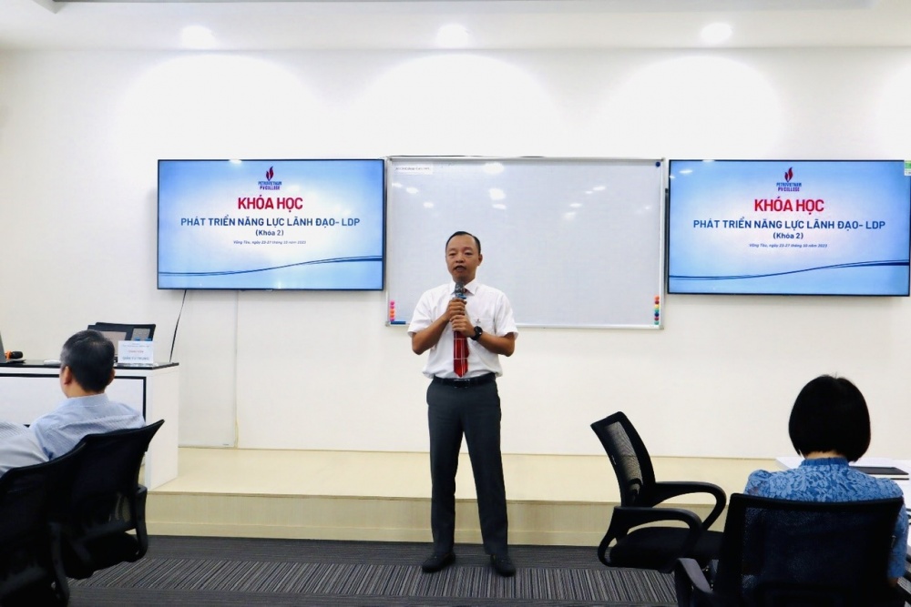 Ông Lương Quốc Kông, phó Hiệu trưởng PVCollege phát biểu tại khoá học Ông Lương Quốc Kông, phó Hiệu trưởng PVCollege phát biểu tại khoá học