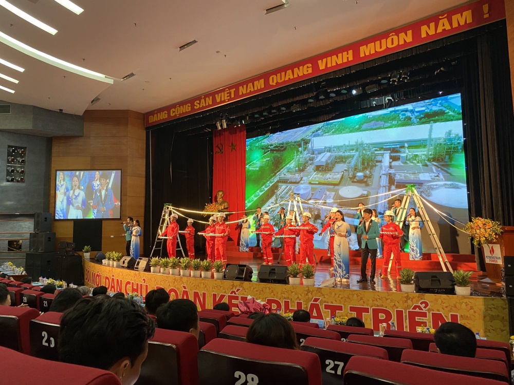 11-TTBD-AB-0002-04: Chương trình văn nghệ chào mừng Đại hội Công đoàn Tổng công ty Điện lực Dầu khí Việt Nam.