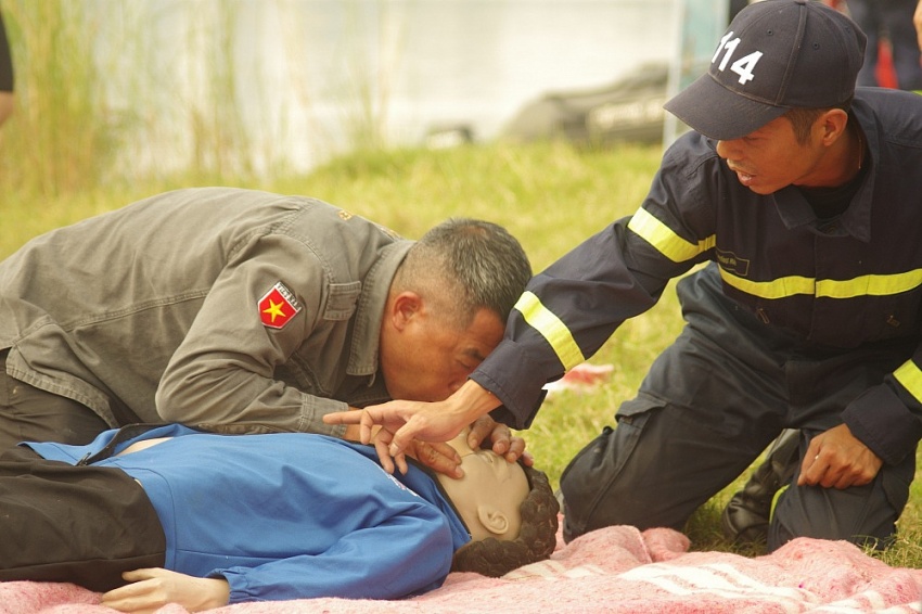 Hà Nội: Tập huấn kỹ năng cứu hộ, cứu nạn đường bộ và đường thủy cho đội ngũ tình nguyện viên
