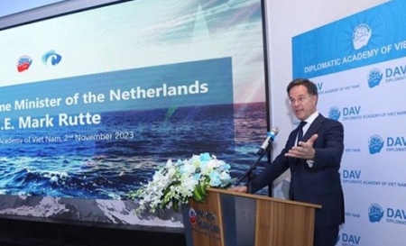 Thủ tướng Hà Lan Mark Rutte đến thăm Học viện Ngoại giao