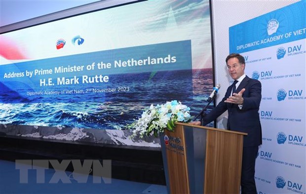 Thủ tướng Hà Lan Mark Rutte đã đến thăm Học viện Ngoại giao