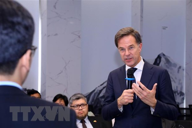 Thủ tướng Hà Lan Mark Rutte đã đến thăm Học viện Ngoại giao