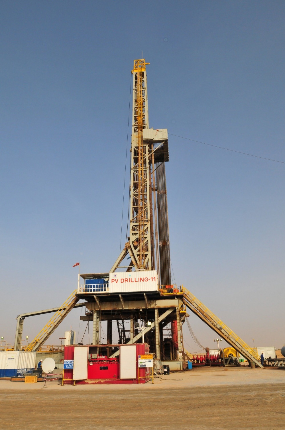 18-NDD-AB-0001-01: Thị trường Algeria: Đến nay, giàn khoan đất liền PV DRILLING 11 của PV Drilling đã hoạt động tại Algeria được 16 năm với nhiều thành tích an toàn, hiệu quả và hiệu suất khoan từ 98 - 99%, đồng thời đạt được nhiều thành tựu như choòng khoan đạt hiệu suất cao nhất do Smith Bits chứng nhận, khoan trong thành hệ Hamra Quartzite Formation với tốc độ 2.75m/h với chiều sâu 208.5 TD… Tính đến nay, giàn PV DRILLING 11 vẫn là biểu tượng tiên phong của PV Drilling trong hành trình vươn ra biển lớn.