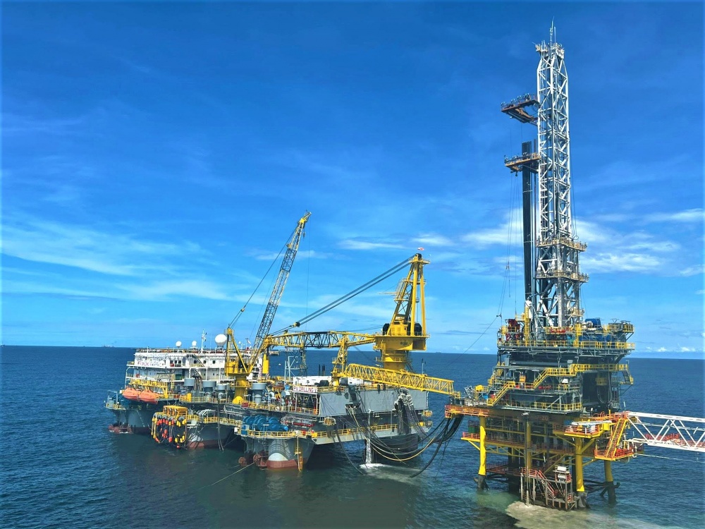 18-NDD-AB-0001-03: Thị trường Brunei: Giàn khoan tiếp trợ nửa nổi nửa chìm TAD - PV DRILLING V bắt đầu khoan cho khách hàng Brunei Shell Petroleum (BSP) tại Brunei từ tháng 01/2022. Sau một năm khoan, tổng kết năm 2022, giàn PV DRILLING V được BSP đánh gi
