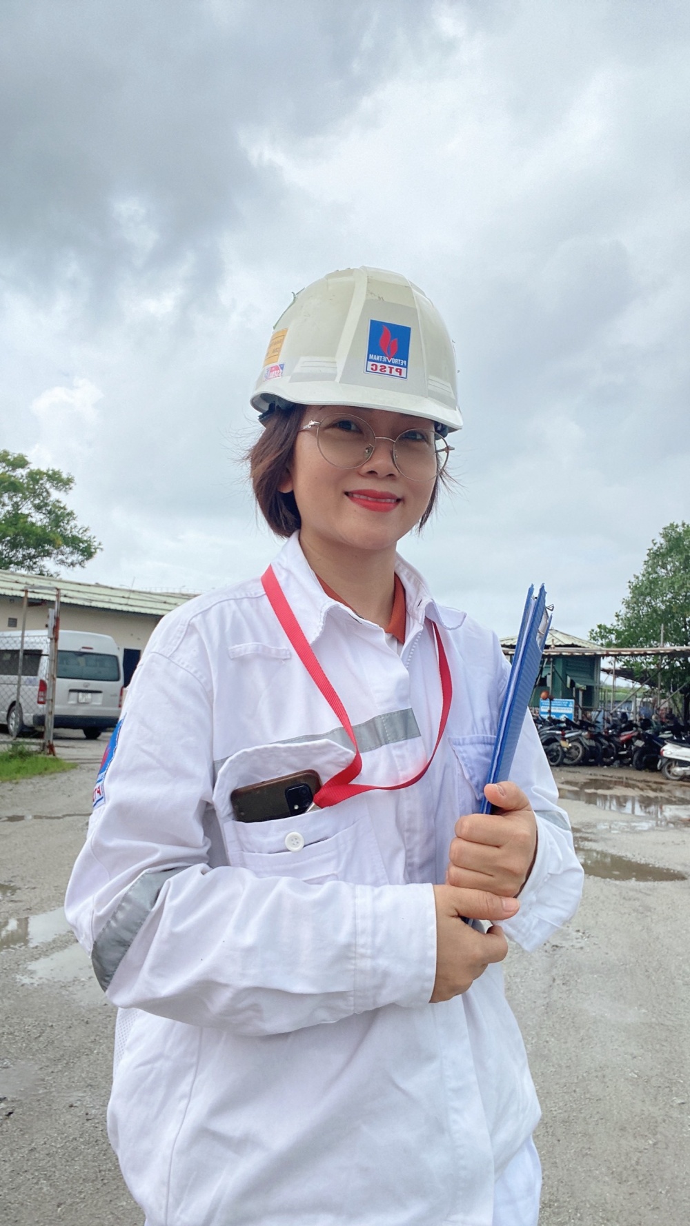20-BVTU-AB-0001-07: Nữ nhân viên Huỳnh Thị Hồng Diệp - Coordinator các đơn hàng bảo dưỡng sửa chữa tại Nhà máy Lọc dầu.