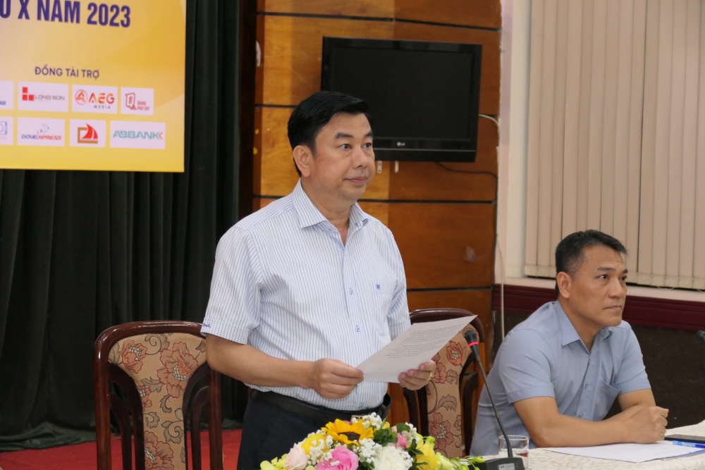 ông Nguyễn Minh Đức - Tổng biên tập báo Hànộimới, Trưởng ban tổ chức giải phát biểu tại buổi họp báo