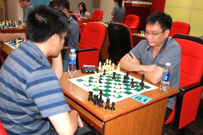 Phó Tổng giám đốc PV Drilling Nguyễn Thế Sơn thi đấu môn cờ vua.