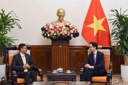 Thứ trưởng Bộ Ngoại giao Đỗ Hùng Việt tiếp Báo cáo viên đặc biệt của Liên hợp quốc