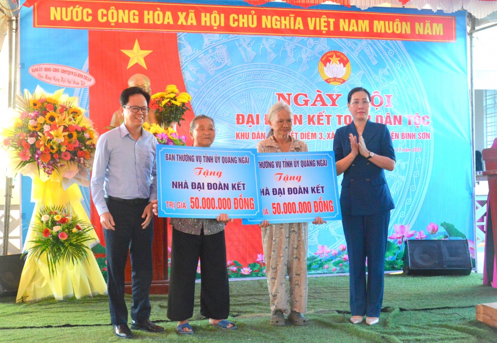 BSR đồng hành cùng tỉnh Quảng Ngãi tặng quà cho hộ nghèo, cận nghèo và xây dựng nhà Đại đoàn kết