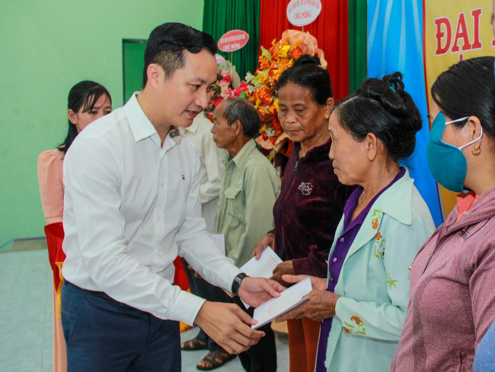 BSR đồng hành cùng tỉnh Quảng Ngãi tặng quà cho hộ nghèo, cận nghèo và xây dựng nhà Đại đoàn kết