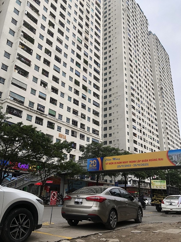 Nhiều tòa nhà cao tầng mọc lên khiến khu đô thị Linh Đàm tăng dân số gấp gần 3 lần so quy hoạch ban đầu