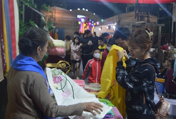 Hà Nội: Khai mạc lễ hội thương hiệu sản phẩm thời trang